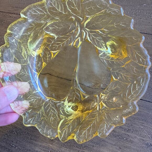 Tiara Indiana Glass VTG 3-Toed Nappy Sweet Pear Glass Dish Bowl 10186 w/Box - Picture 4 of 14